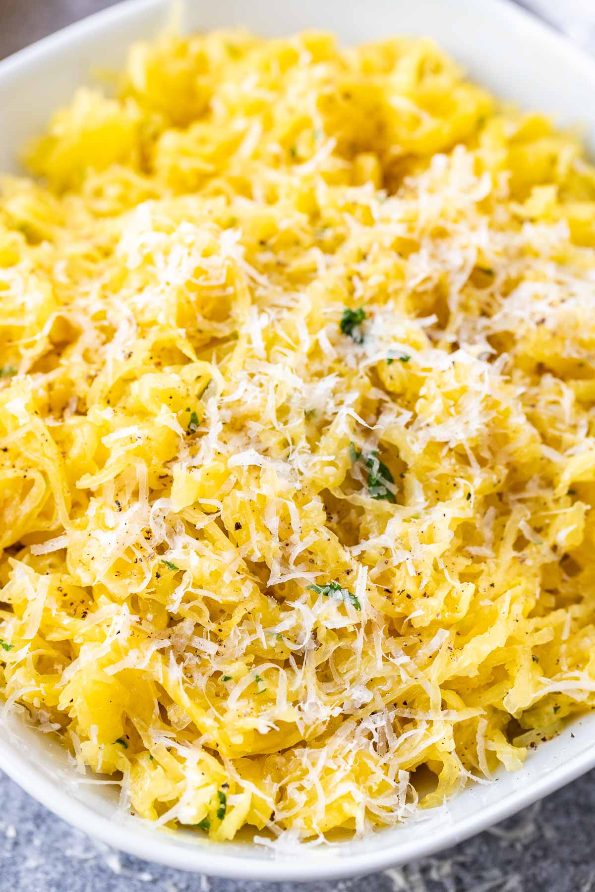 Gros plan sur la courge spaghetti rôtie