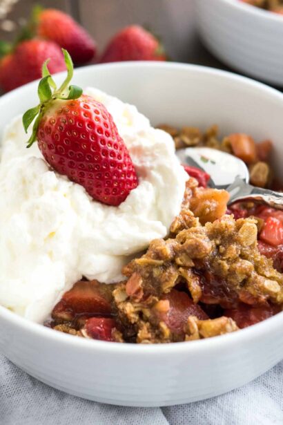 Croustillant de Fraises et Rhubarbe Facile