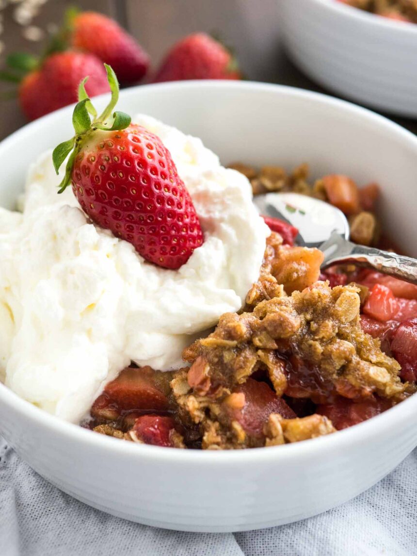Croustillant de Fraises et Rhubarbe Facile