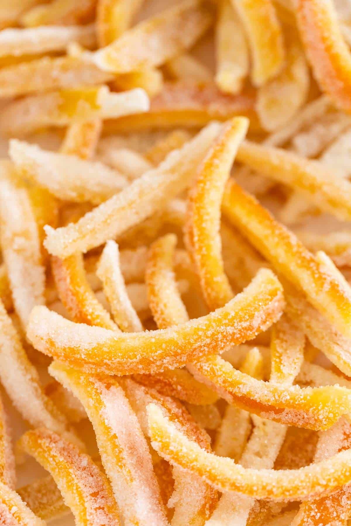 Écorces d'orange confites.