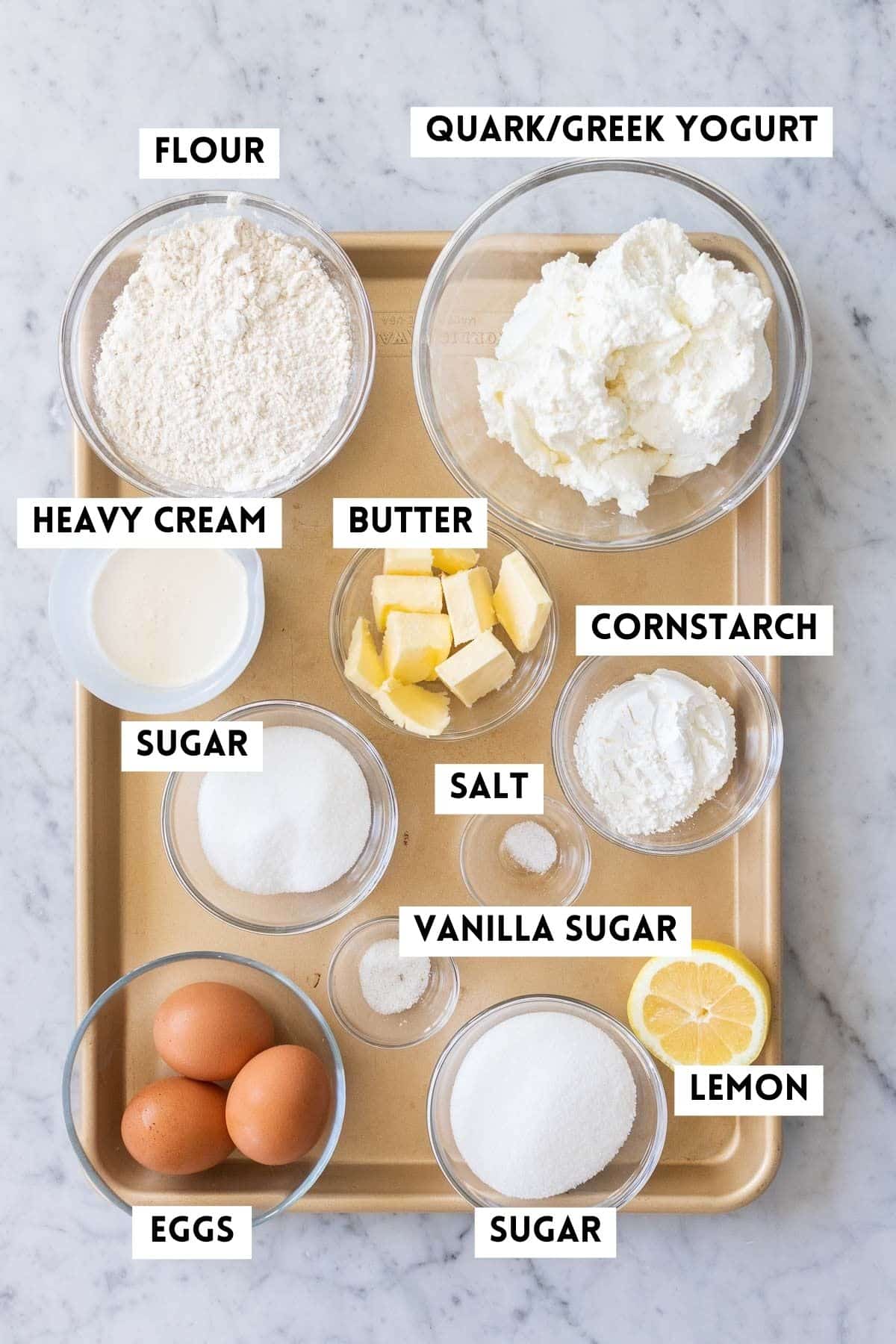Ingrédients nécessaires pour un authentique cheesecake allemand.