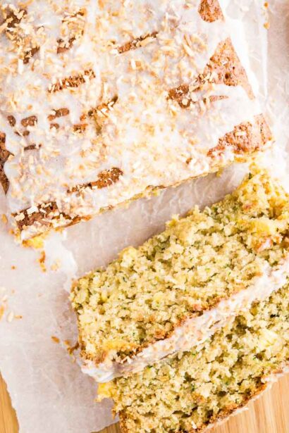 Pain aux courgettes et ananas avec de la noix de coco