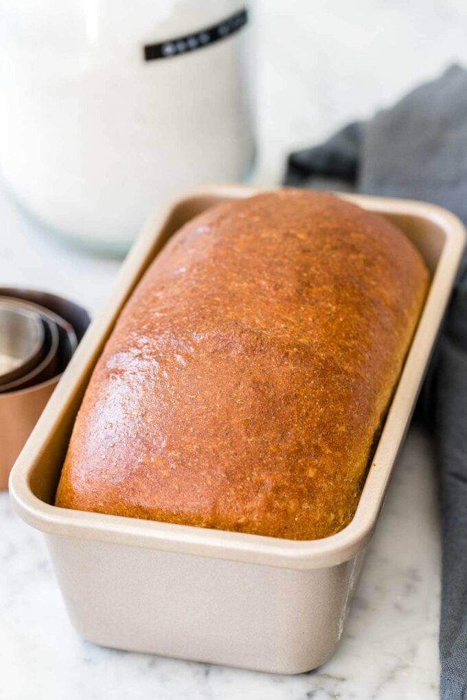 Un pain dans un moule à cake