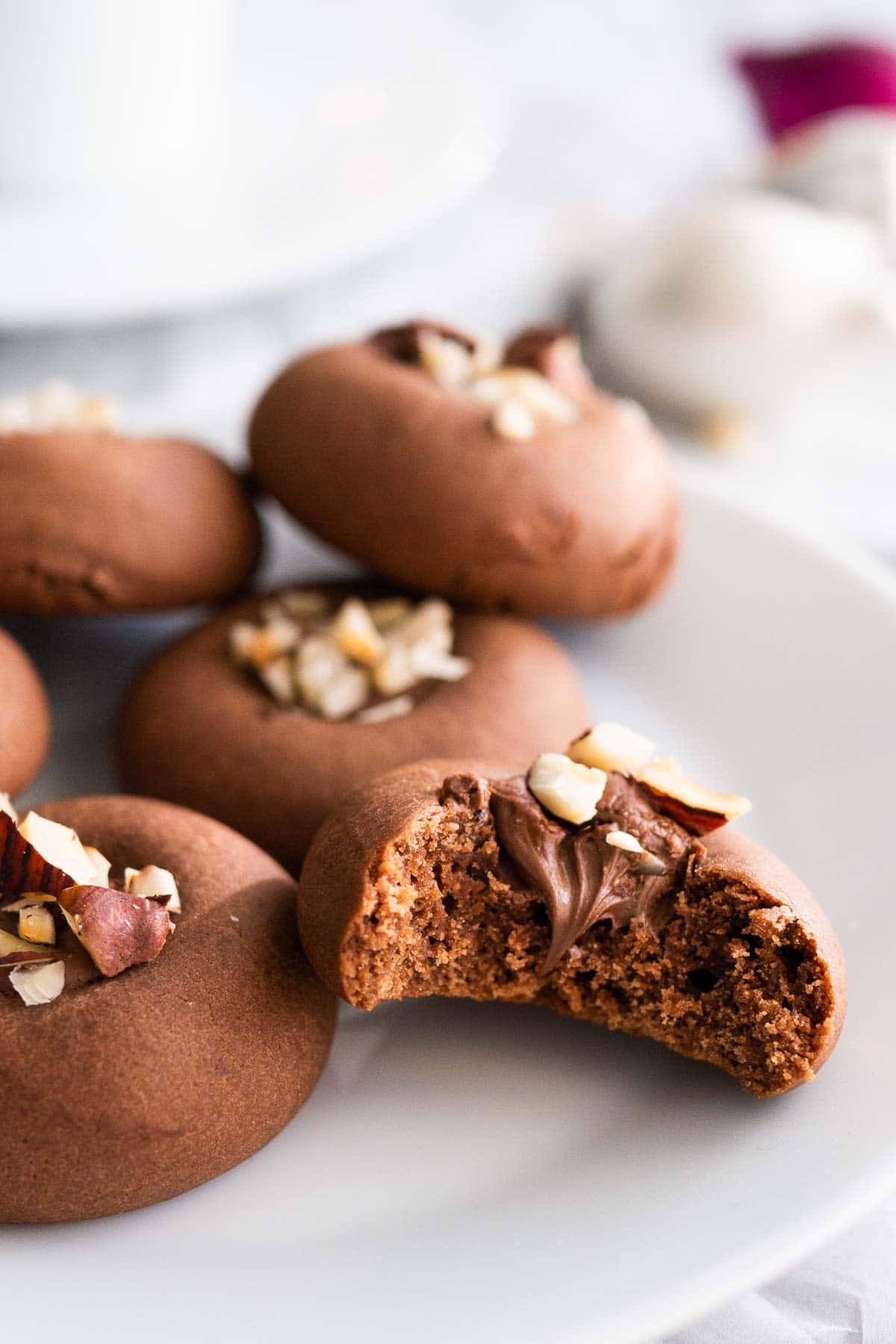 Cookies sur une assiette blanche
