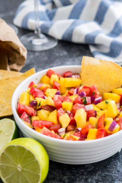 Recette de salsa à la tomate fraîche et à la mangue